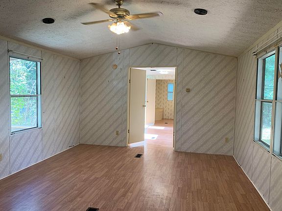 2nd image of 720 Iris Ave