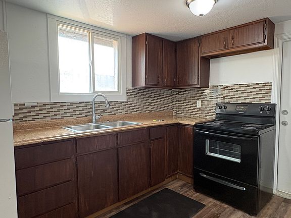 5th image of 121 Paynter Ave