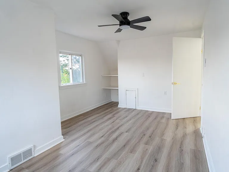 448 Eureka St — Photo 13