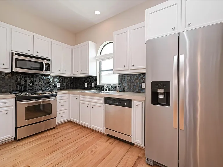 650 Westcross St #85 — Photo 15
