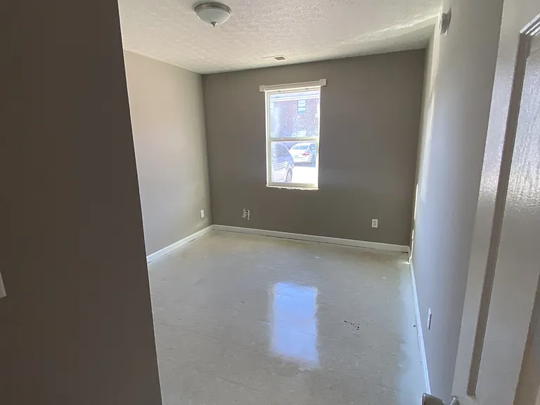 989 Bryant Way — Photo 4