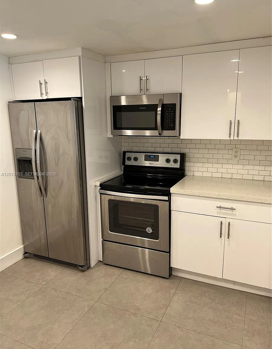 Venetia Condo — Photo 3