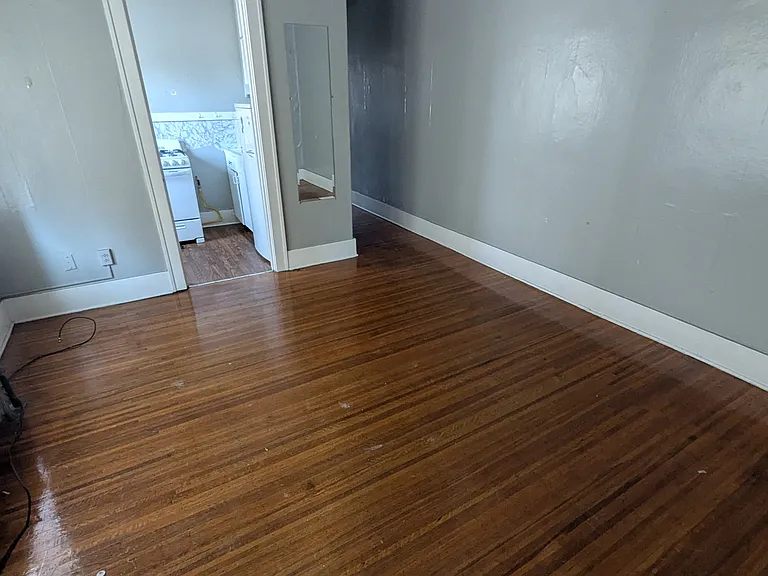 950 Bay St #12 — Photo 4