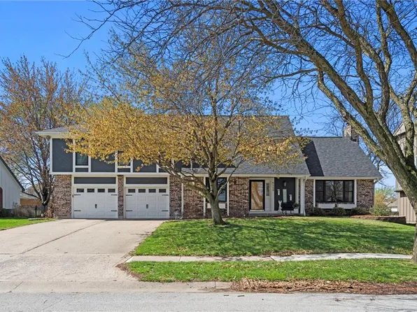 8128 NW Delta Dr, Kansas City, MO 64151