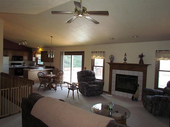 3rd image of 8060 Hawk Trail Close