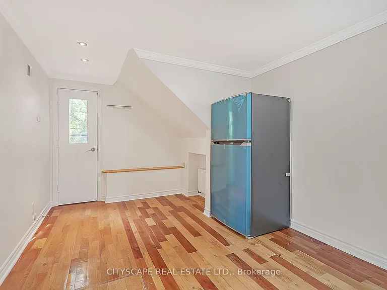 1345 Saint James Ave #UPPER — Photo 4