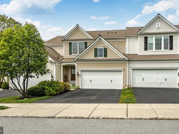 297 N Caldwell Cir, Downingtown, PA 19335