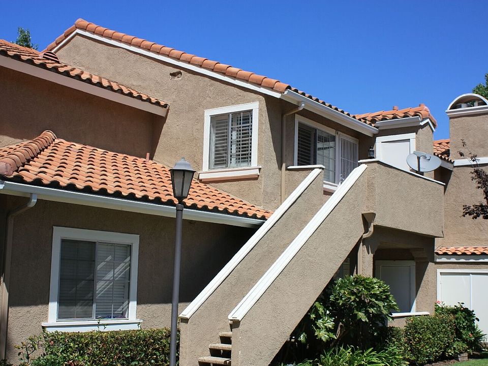 2nd Floor, End Unit