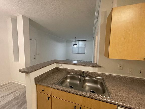 4th image of 1919 Van Buren St APT 109A