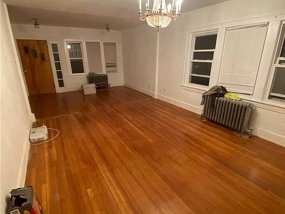 3rd image of 556 Wadleigh Ave