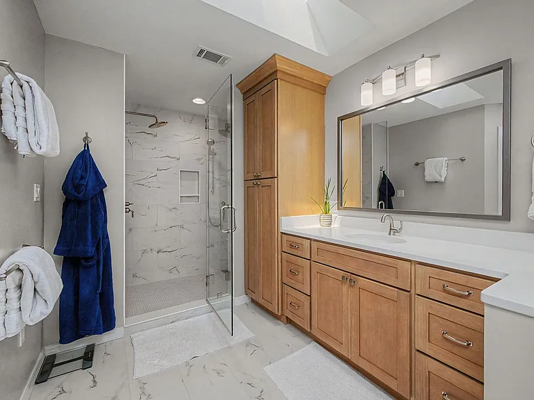 1626 Oakmont Cir — Photo 32