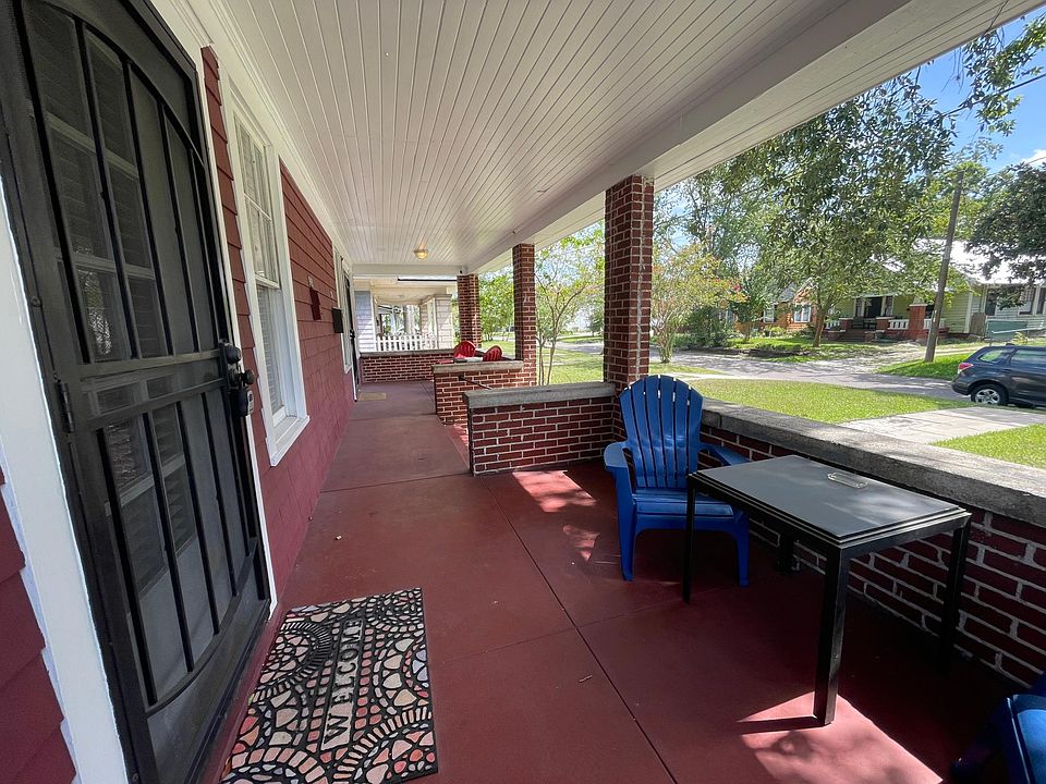 View of the entire front porch. This side and across to the porch for the other side of the duplex.