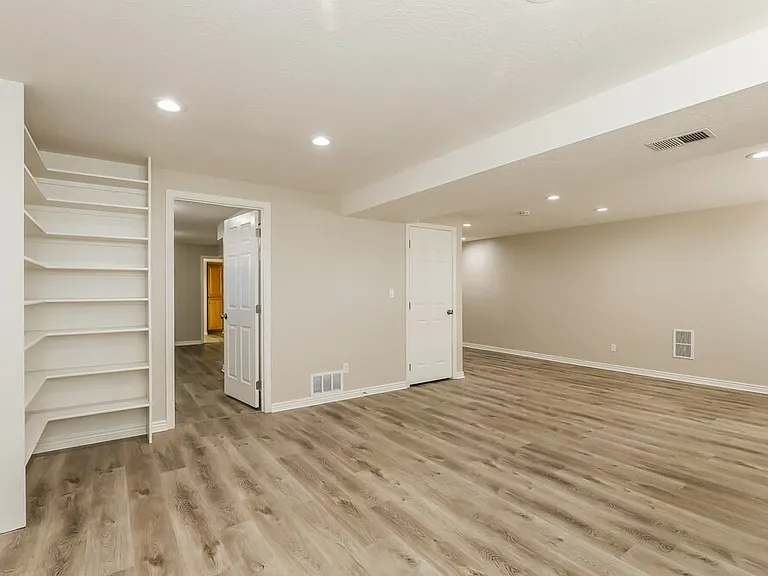 4083 S 1100 W — Photo 10