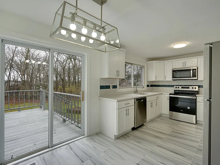 13 Swain Ave — Photo 10