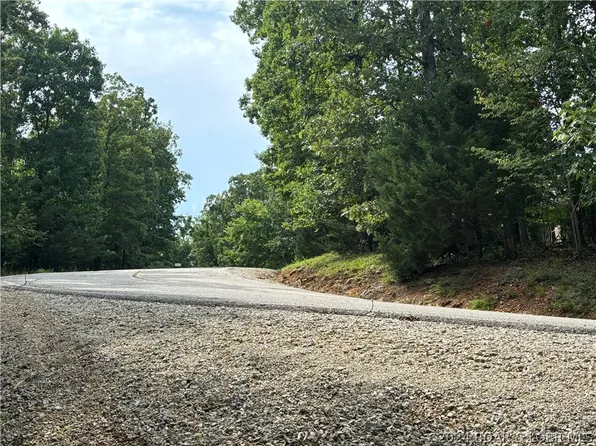 Woodhaven Cir, Lake Ozark, MO 65049