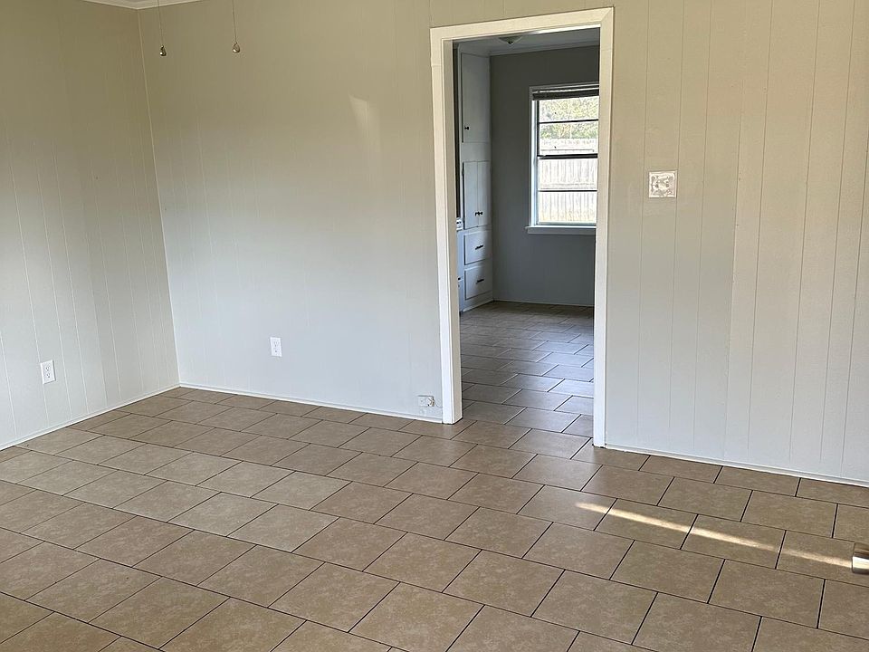 1st image of 725 Circle Dr #5