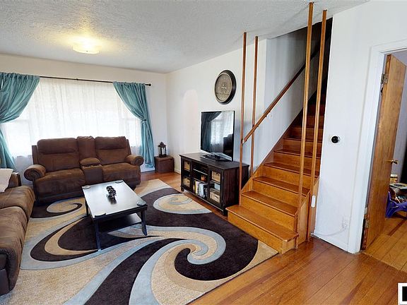 3rd image of 2902 E C St