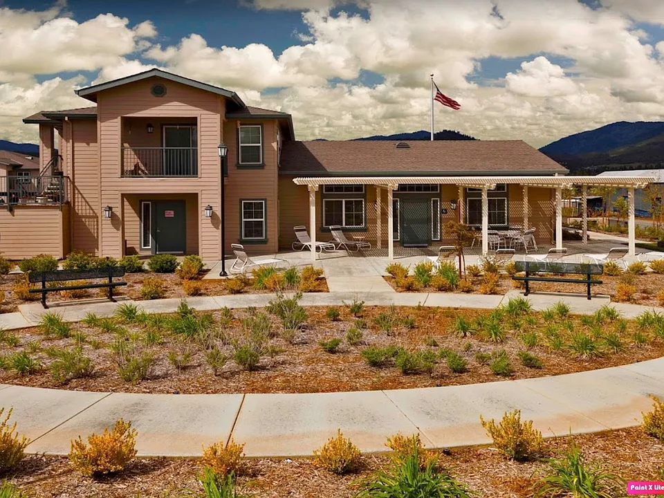 Emerald Pointe Apartments