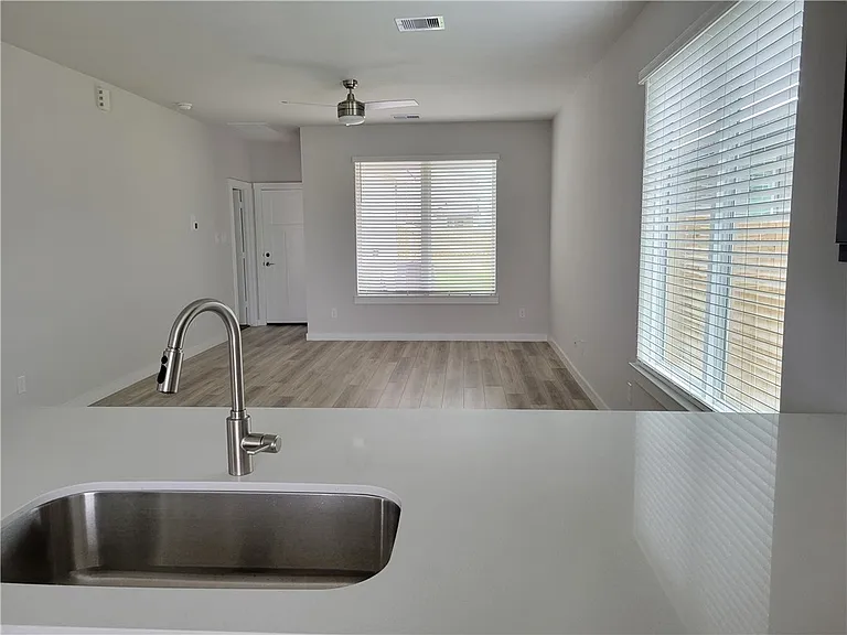 710 Granger Ln — Photo 3