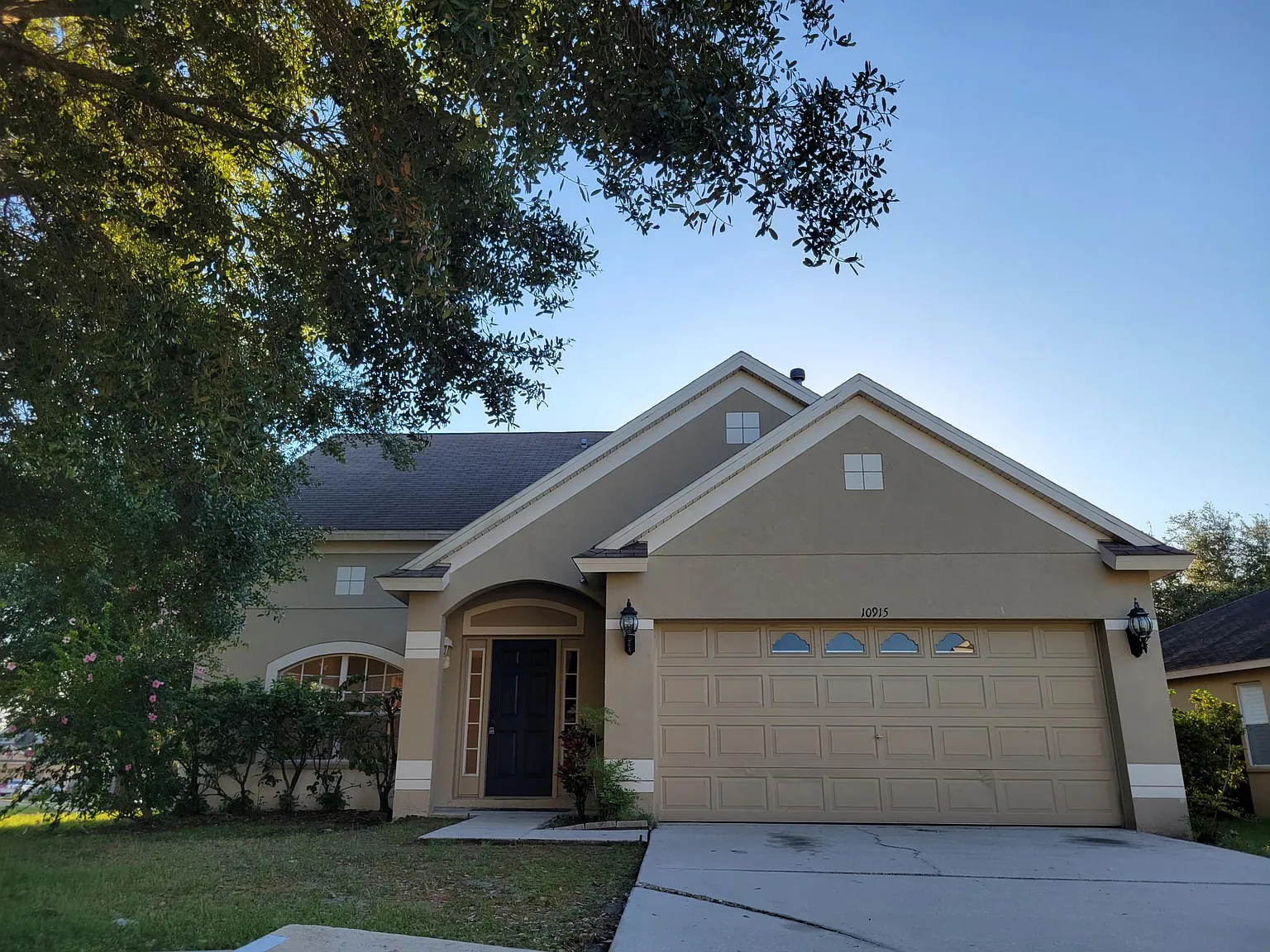 10915 Newbridge Drive — Photo 1