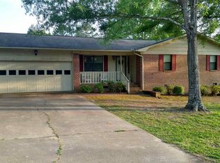 107 Cove Creek Ln, Rainbow City, AL 35906