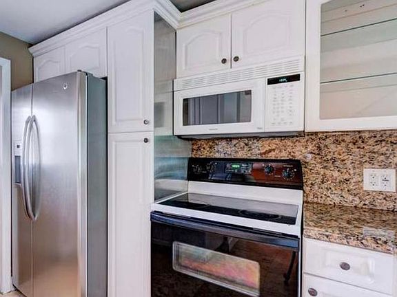 2nd image of 3582 NE 171st St APT 302