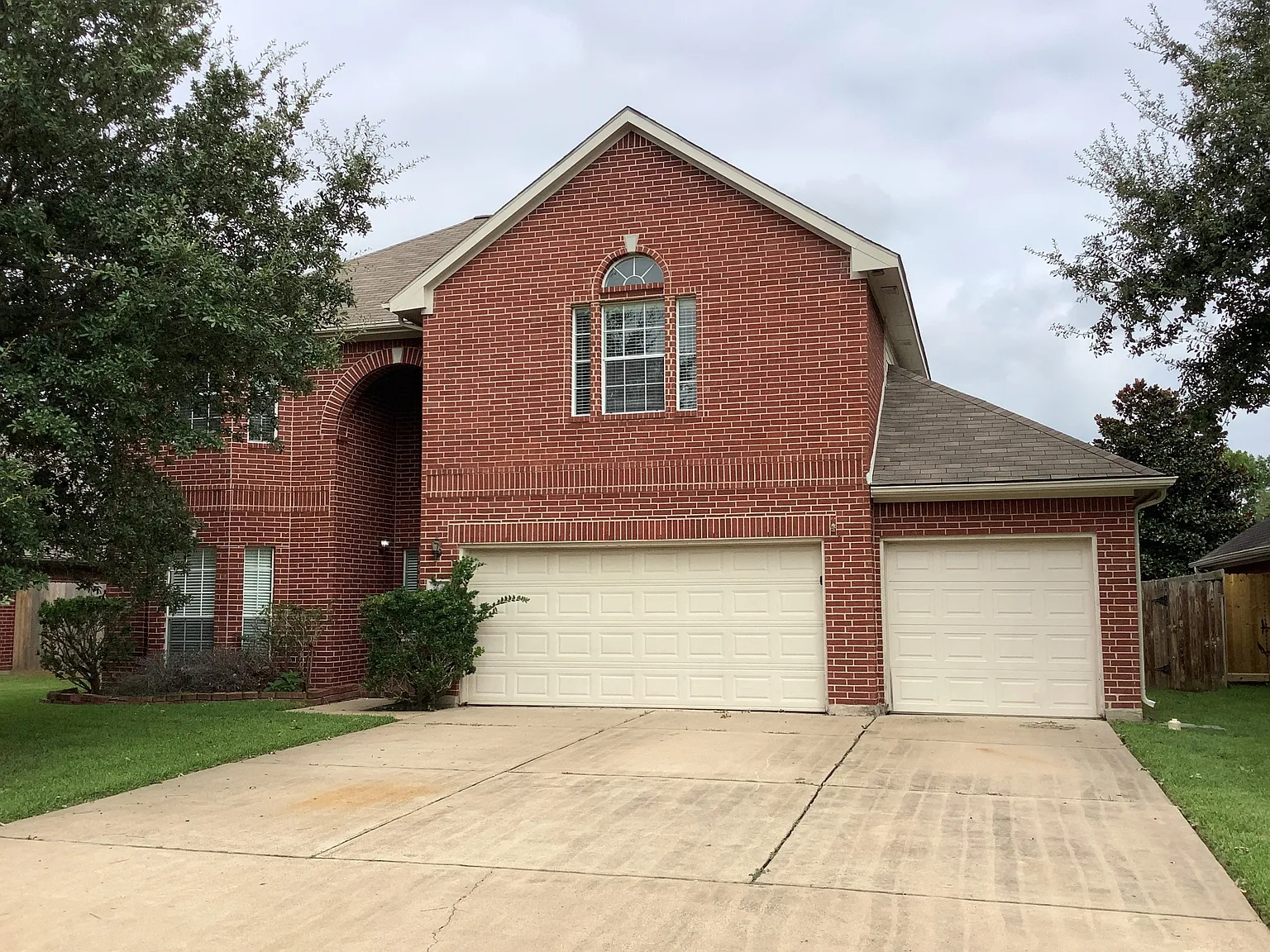 4 bed, 2.5 bath, 2409 sqft, $2,295 — Photo 1