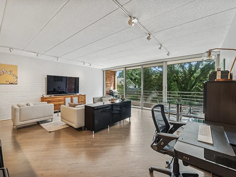 630 Vernon Ave #10 — Photo 2
