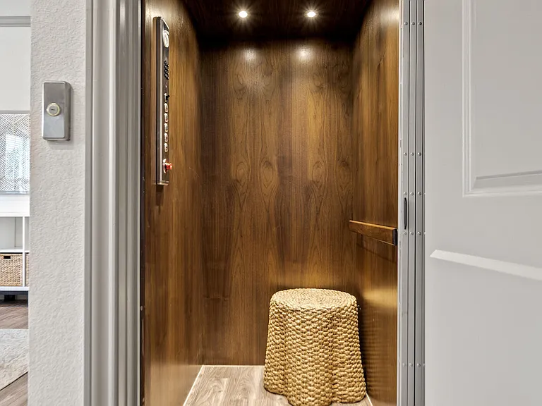 3BD, 3.5BA - 2926SF - Elevator