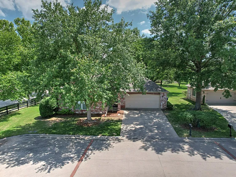 412 N Forest Ridge Blvd — Photo 36