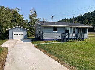 104 Chippewa Dr, Negaunee, MI 49866