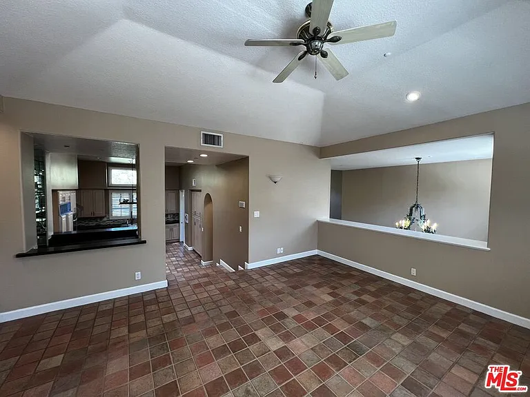 2357 Brookshire Ln — Photo 32