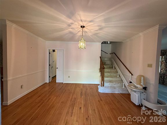 5th image of 1437 Westmoreland Dr