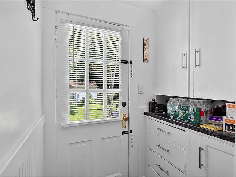 476 Providence St — Photo 25