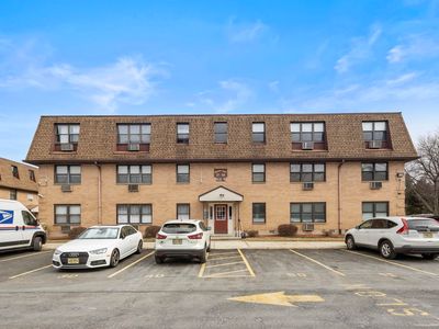 36 N End Dr, Secaucus, NJ, 07094