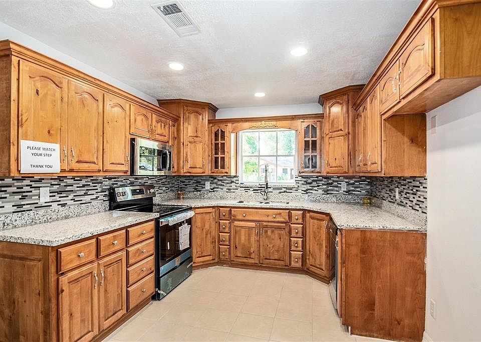 1st image of 823 Fall Creek Dr