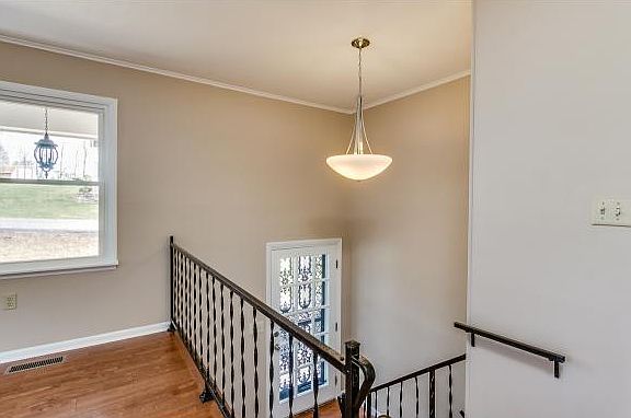 4th image of 4017 Black Oak Dr