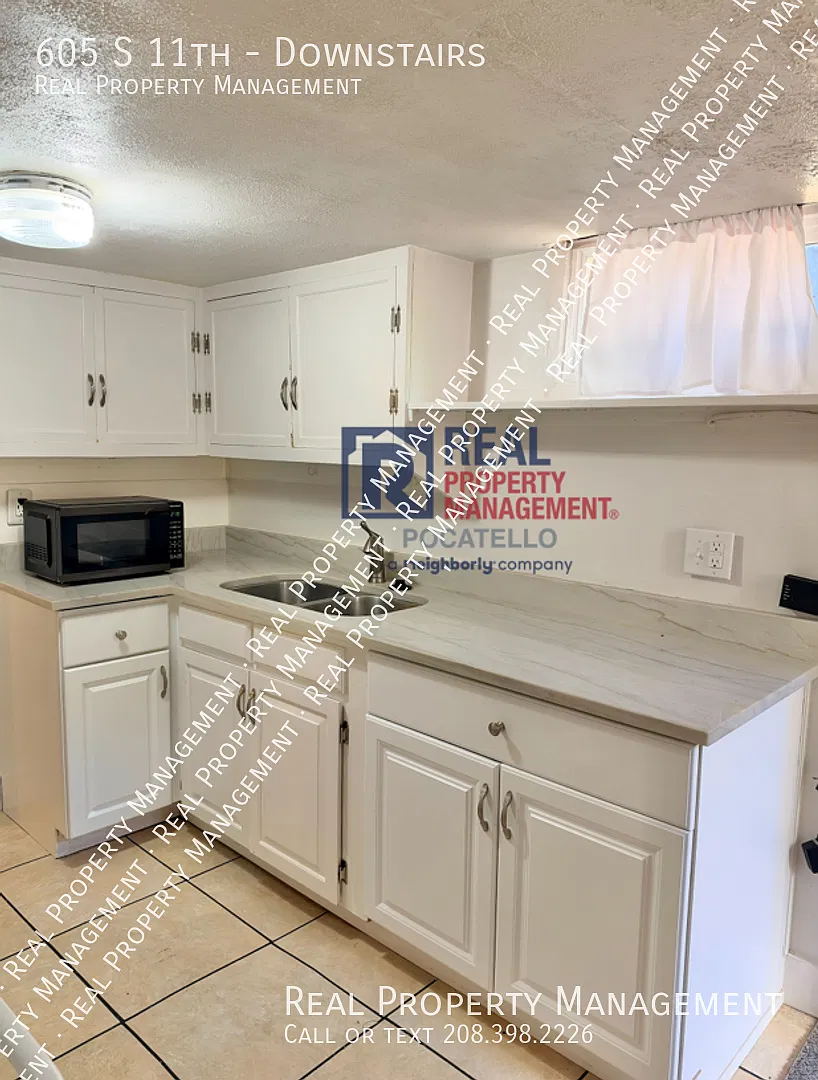 Newly remodeled 2 bedroom 1 bathroom basement apartment - Near ISU — Photo 3