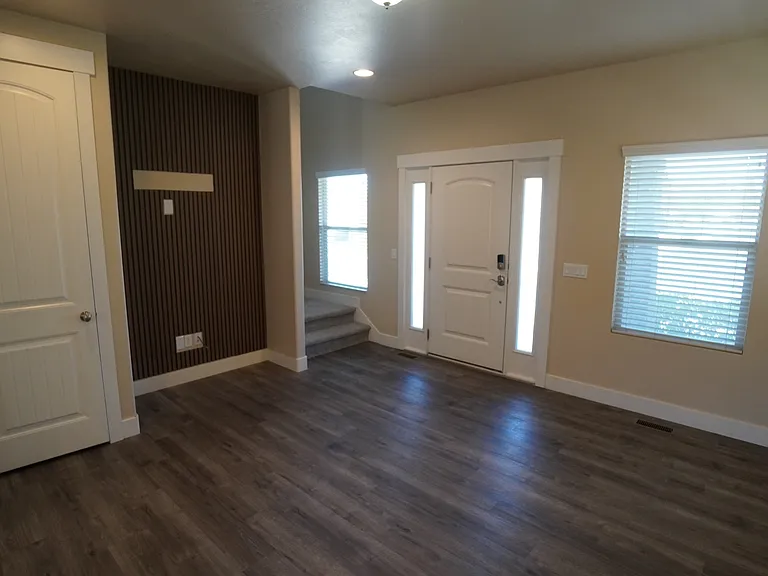 870 W Steeple Chase Dr — Photo 3
