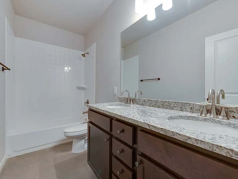 2729 Lubbock Ave — Photo 9