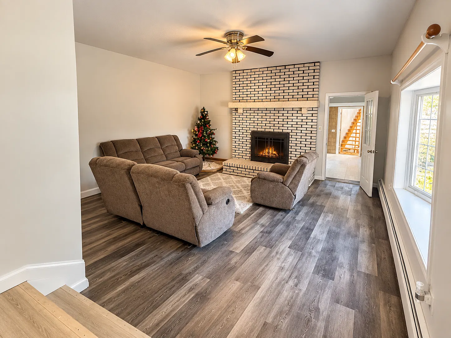 4 bed, 2.5 bath, 2381 sqft, $2,800 — Photo 4