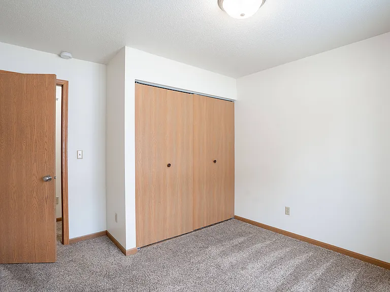 Fargo, ND Long Island Apartments | 2175B | Bedroom