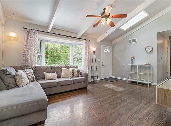 4th image of 434 Monterey Ave