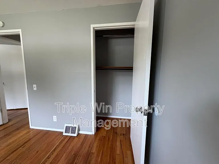 10319 Varnum Dr — Photo 25