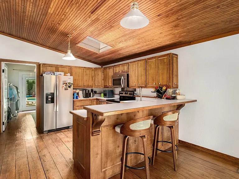 112 N Acorn St — Photo 8