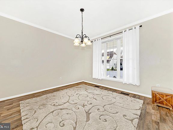 3rd image of 2583 Bear Den Rd