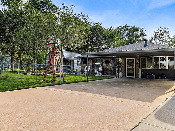 3rd image of 188 Huckleberry Rd