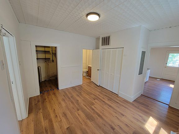 5th image of 720 E Florida St