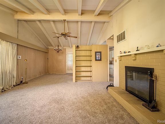 3rd image of 1727 Briarwood Dr