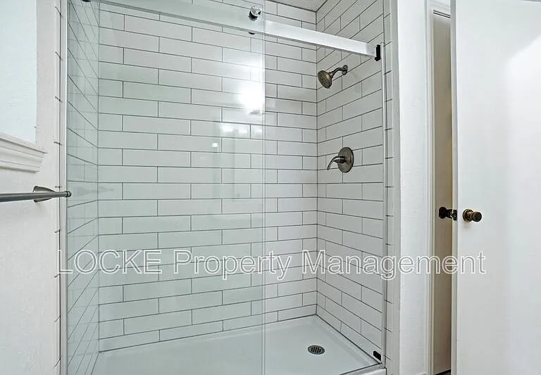 4917 Ledgestone Dr — Photo 15